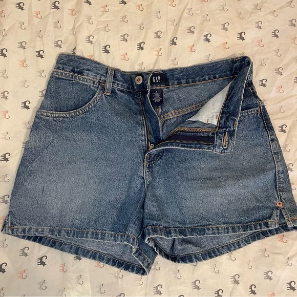 Size 4 Gap Denim Shorts - Picture 2 of 7